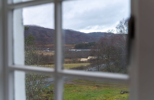 Alvie House | Wonderful villa for 4 people with WIFI, TV, patio, pets allowed and parking