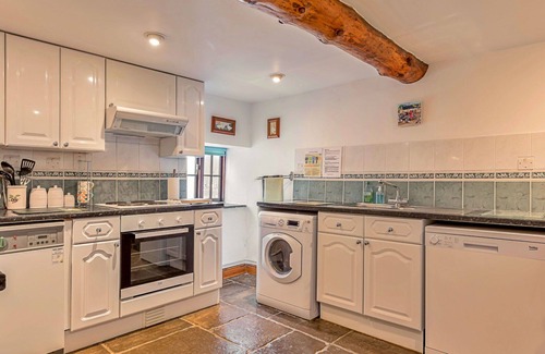 South Cheriton House | Wonderful villa for 4 people with WIFI, TV, pets allowed and parking