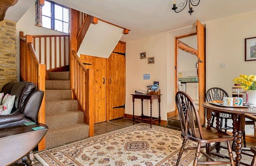 South Cheriton House | Wonderful villa for 4 people with WIFI, TV, pets allowed and parking