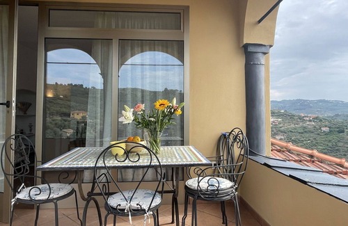 Torrazza House | Wonderful villa for 5 people with WIFI, terrace, pets allowed, panoramic view and parking