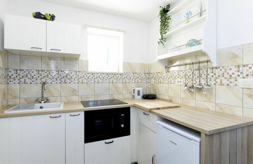 Sveta Jelena House | Wonderful villa for 6 guests with A/C, WIFI, TV, terrace, pets allowed and parking