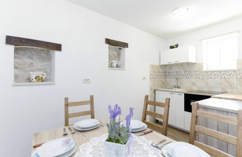 Sveta Jelena House | Wonderful villa for 6 guests with A/C, WIFI, TV, terrace, pets allowed and parking