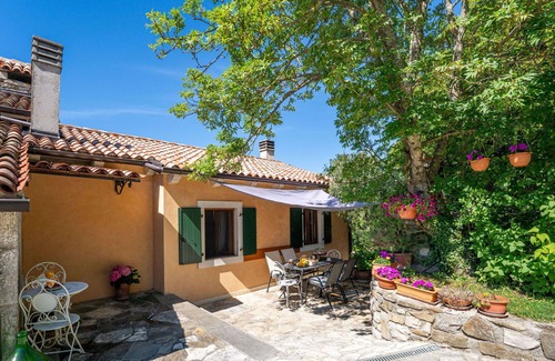 Grabri House | Wonderful villa for 7 people with hot tub, A/C, private pool, WIFI, TV and pets allowed