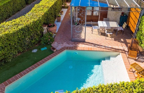 San Gimignano Villa | Wonderful villa for 4 people with hot tub, private pool, WIFI, TV, terrace and parking