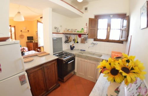 San Gennaro Villa | Wonderful villa for 4 guests with TV, terrace and pets allowed, close to Lucca