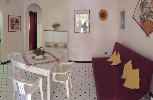 Baia Verde House | Wonderful Villa with Garden in Baia Verde