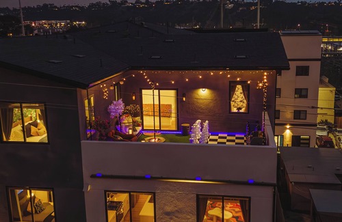 Morena Apartment | Wonderland Penthouse Apart w/Garden Oasis Sunsets