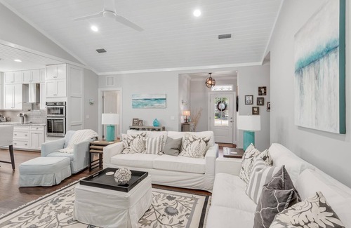 Sugarwood Beach House | Wood Beach Retreat – Perfect 30A Location offering Easy Beach Access & Private Pool