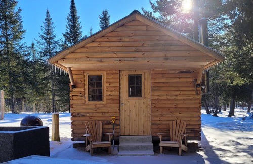 Markdale Cabin | Wood cabin by the river
