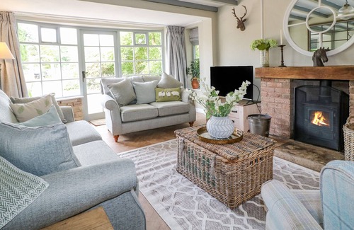 Forsbrook Cottage | WOOD COTTAGE, family friendly, character holiday cottage in Milwich