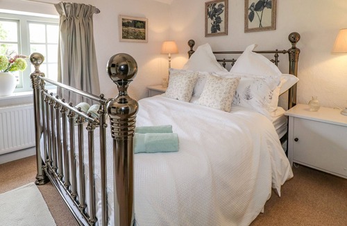 Forsbrook Cottage | WOOD COTTAGE, family friendly, character holiday cottage in Milwich