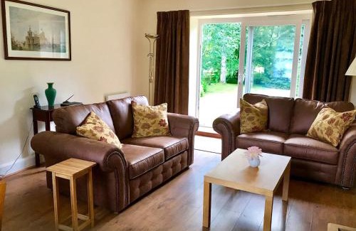 Peebles House | Wood Cottage