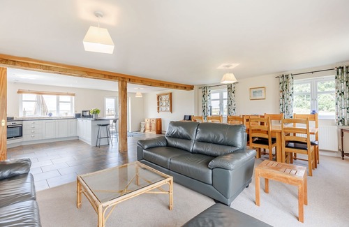 Tenbury Wells Cottage | WOOD COTTAGE, pet friendly, with hot tub in Tenbury Wells