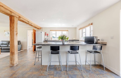 Tenbury Wells Cottage | WOOD COTTAGE, pet friendly, with hot tub in Tenbury Wells