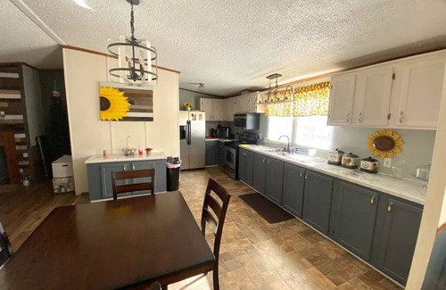 Vansant House | Wood Hollow Hill direct access to Coal Canyon Spearhead Trails .