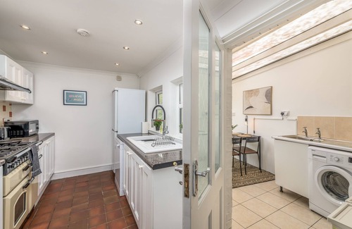 Kettering Apartment | Wood House - 5 Beds Suitable for Contractors