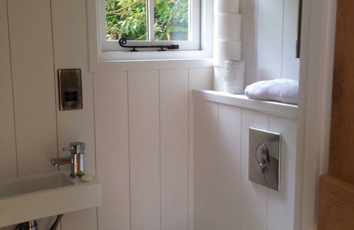 Mylor Churchtown Cabin | Woodcutter's Hide, get away from it all and enjoy a romantic, rural experience.
