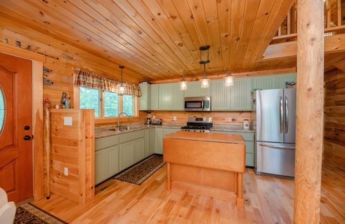 Bingham Cabin | “Wooded Bliss” 💕Cabin in Bingham Maine!