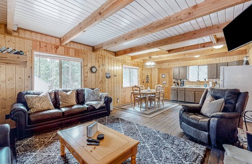 Cle Elum Cabin | Wooded cabin with private hot tub, deck, firepit & fireplace - walk to the lake