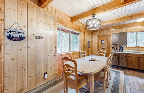 Cle Elum Cabin | Wooded cabin with private hot tub, deck, firepit & fireplace - walk to the lake