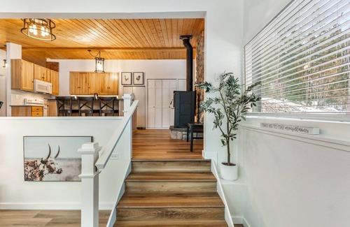 Sagle House | Wooded Getaway 30 Mins. Near Schweitzer w/Hot Tub