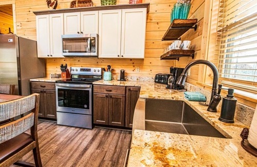 Bryson City House | Wooded Seclusion-1 mile from Smoky Mtn National Park and Smoky Mtn Railway