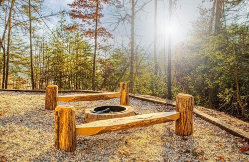 Bryson City House | Wooded Seclusion-1 mile from Smoky Mtn National Park and Smoky Mtn Railway