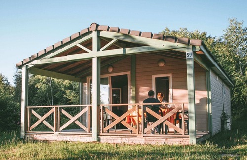Beynat Ski Chalet | Wooden chalet on the edge of a lake