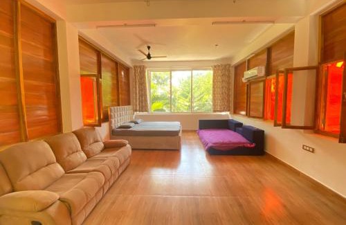 Tiruvettipuram House | Wooden cottage