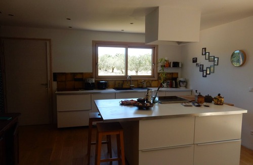 Saint-Quentin-la-Poterie House | Wooden house with large terrace and lovely view