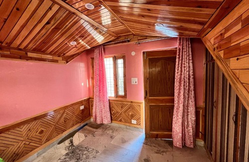 Sanjauli Apartment | Wooden Heaven