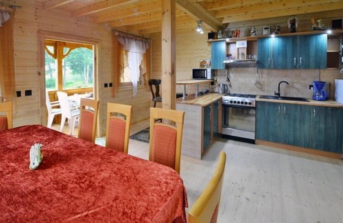 Malechowo House | Wooden House by Ostrowieckie Lake with Beach