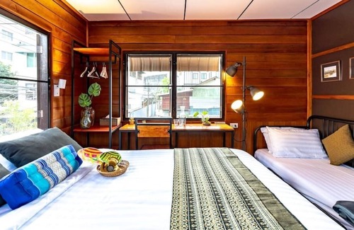 Khlong San House | WOODEN HOUSE near ICONSIAM★PICKUP☼ GAME♥SNACK۞TOUR