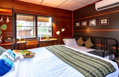 Khlong San House | WOODEN HOUSE near ICONSIAM★PICKUP☼ GAME♥SNACK۞TOUR