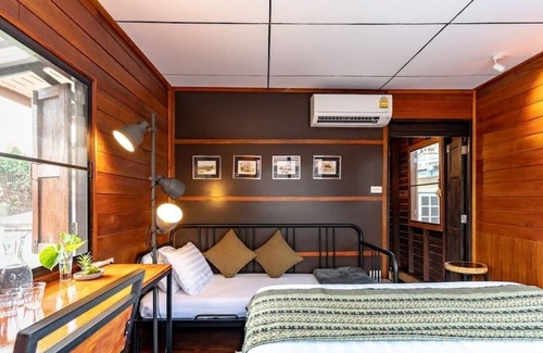 Khlong San House | WOODEN HOUSE near ICONSIAM★PICKUP☼ GAME♥SNACK۞TOUR