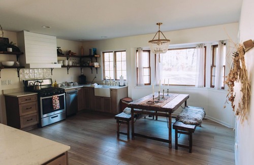 Demotte Cottage | Wooden Shoe Cottage - Quiet & Relaxing Stay