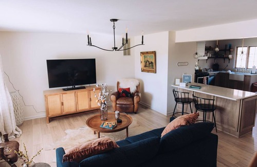 Demotte Cottage | Wooden Shoe Cottage - Quiet & Relaxing Stay