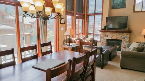 Sun Peaks House | Woodhaven #19 by Bear Country