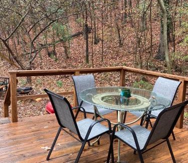 Mena House | Woodhaven, darling romantic cabin, ATV trails, Mena, AR