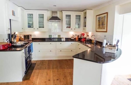 Holmbury St Mary Cottage | WOODHILL COTTAGE, family friendly, with open fire in Holmbury St Mary