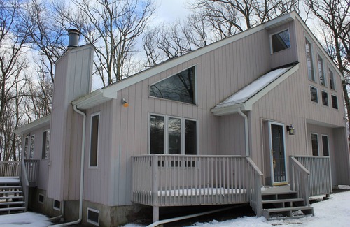 Hawley House | Woodland Blue Chalet Retreat