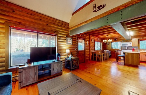 New Meadows Cabin | Woodland Chalet | Cabin in New Meadows with grill, deck, fireplace & W/D