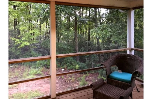 Buckingham Apartment | Woodland Cottage near Yogaville, nestled in woods