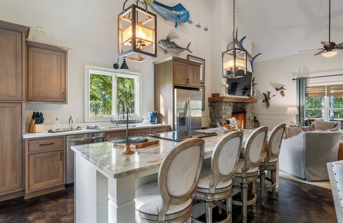 Clinton Cabin | Woodland Gameday Getaway Near Tuscaloosa – Pond Views, Pavilion, Firepits & More