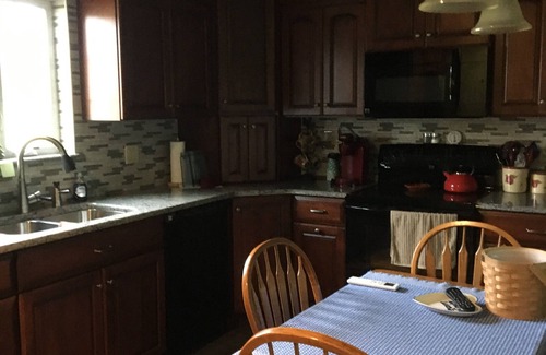 Reedsville Cottage | Woodland Sugar Shack -Quiet Country Getaway