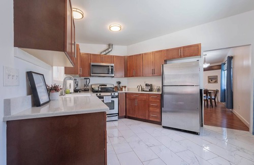 Woodland Hills House | Woodland Victory Hideaway