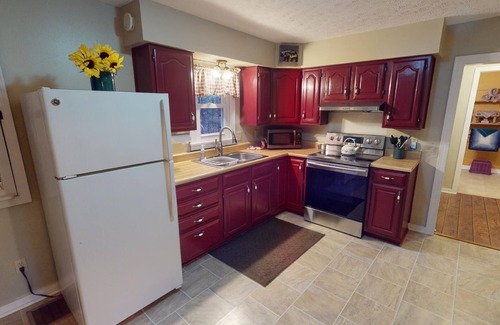 Laurelville Cabin | Woodland view-Cedar Cottage