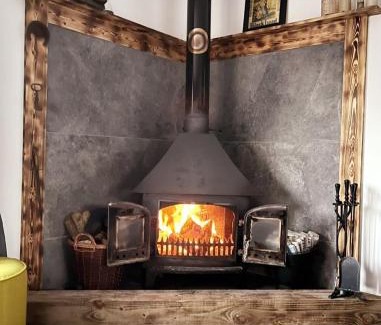 Whitney-on-Wye House | Woodland View Retreat - Luxury Stay, Endless Fun