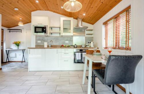 Milton Abbas House | Woodland Views Lodge