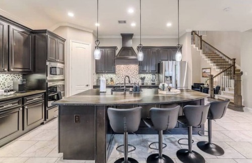 Spring House | Woodlands Elegant Home, Patio, Studio & Kids Roomn